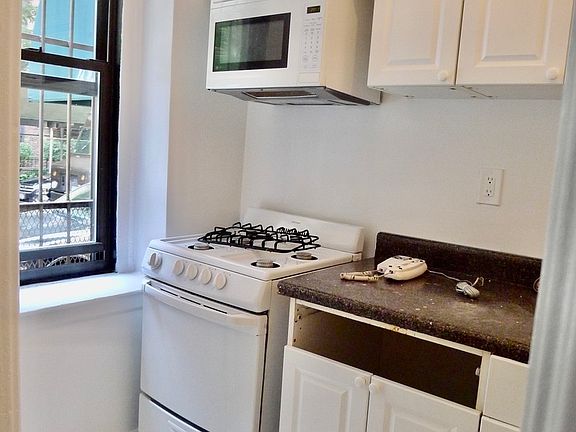 2nd image of 415 W 24th St APT 1C