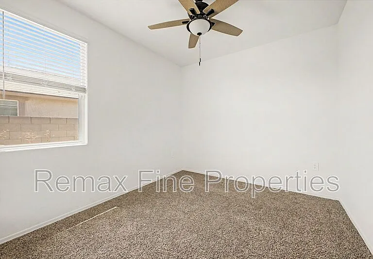 1566 E Fletcher Dr — Photo 18