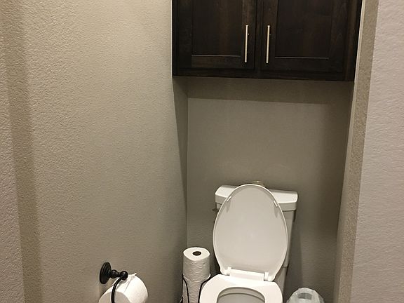 Guest toilet room