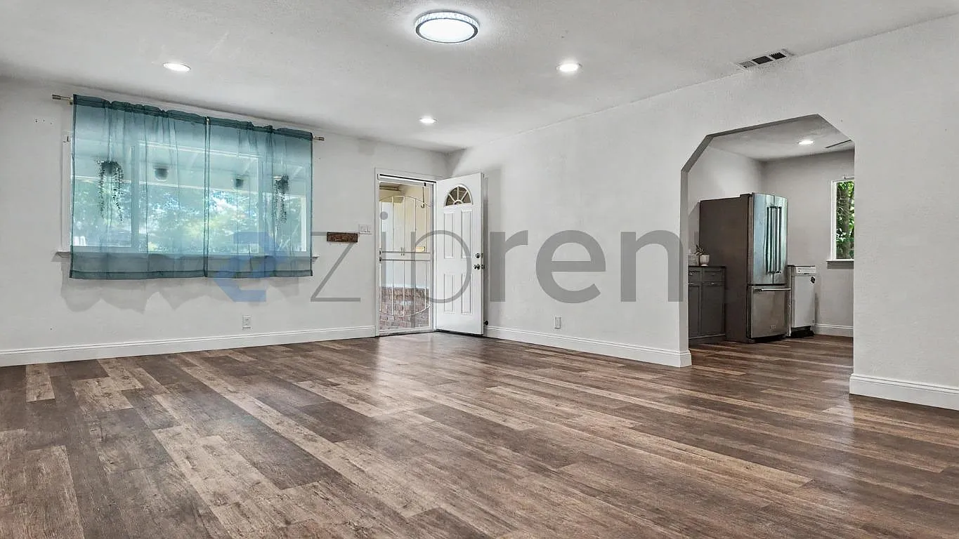 3 bed, 1240 sqft, $2,949 — Photo 1