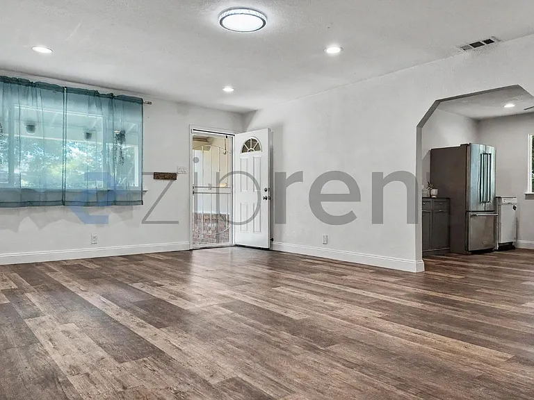 3422 9th Ave — Photo 8