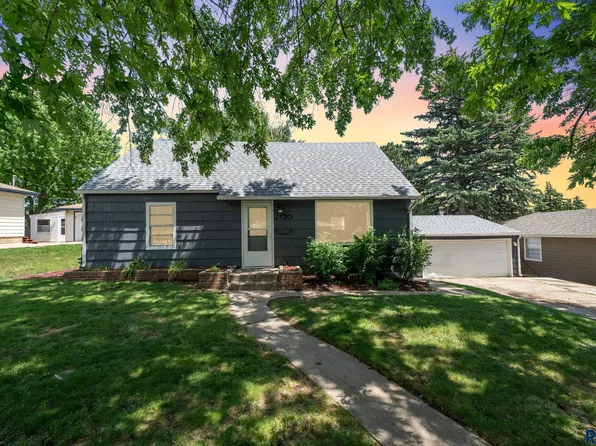 2720 S Summit Ave, Sioux Falls, SD 57105