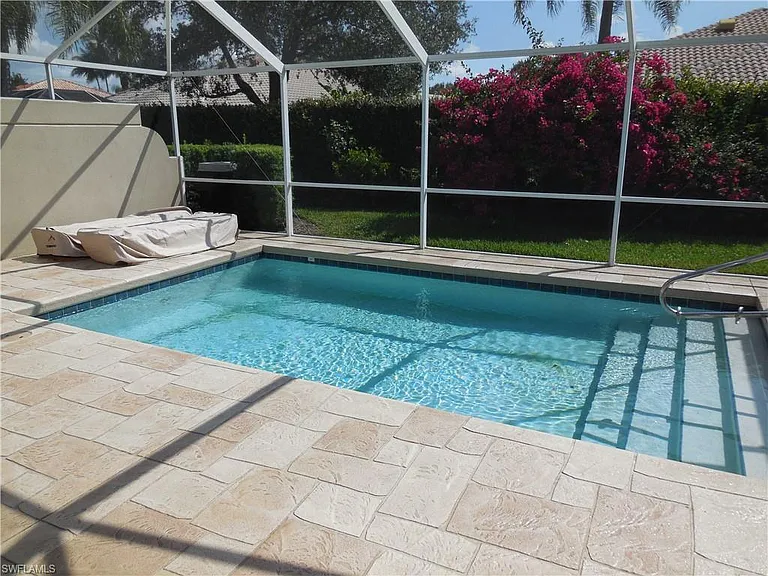 4238 Redonda Ln — Photo 2