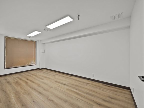 5th image of 2472 Eastman Ave Suite 33
