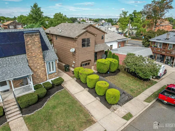148 Clinton St, Woodbridge, NJ 07095