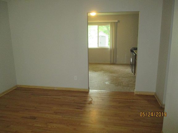 4th image of 455 Benson Dr