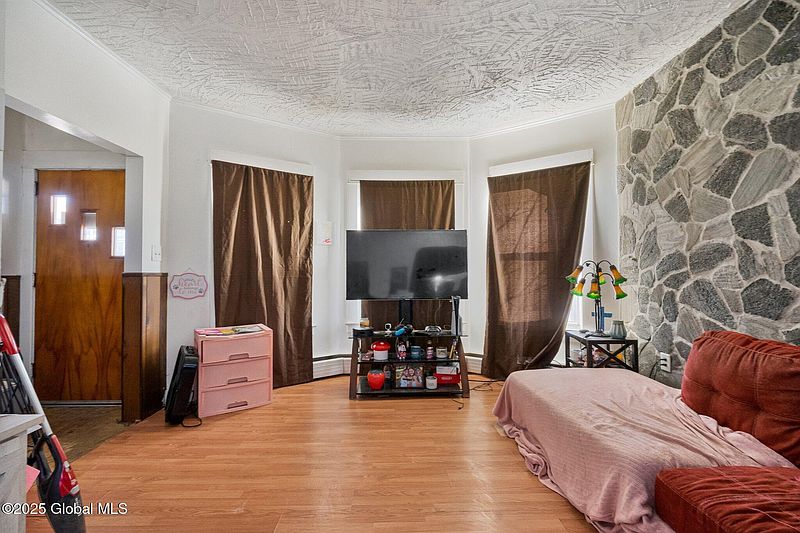 5th image of 2329-2331 Broadway