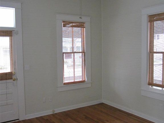 4th image of 1909 E Columbus Dr