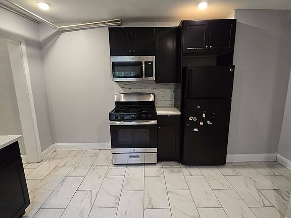 2nd image of 204 Bidwell Ave #1R