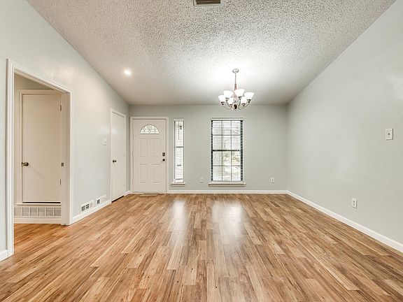 2nd image of 5106 Willowhaven Cir