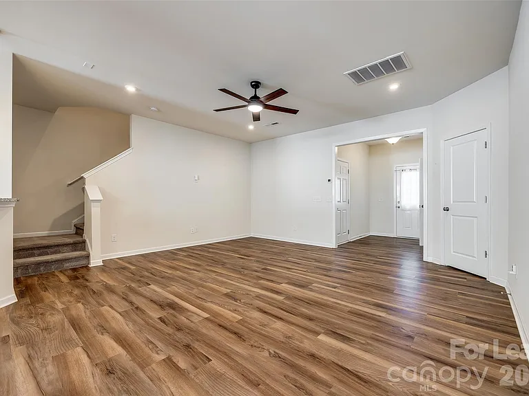 524 Hunters Dance Rd — Photo 6