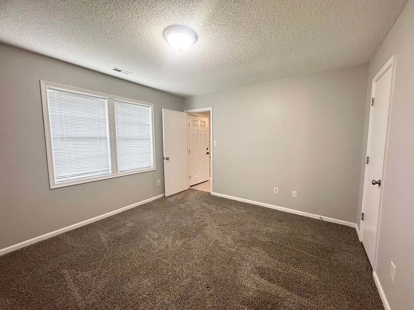 114 Old Oak Drive — Photo 4