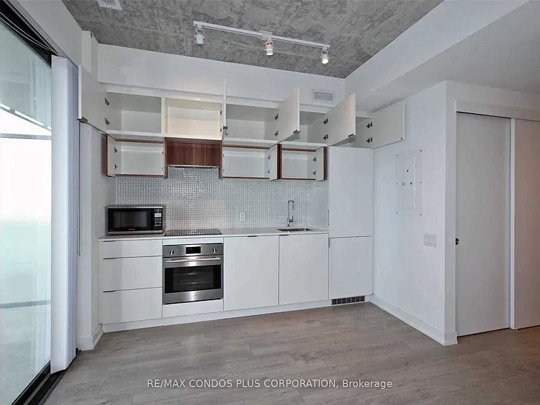 185 Roehampton Ave #1504 — Photo 7