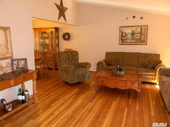 4th image of 24 Apple Tree Dr