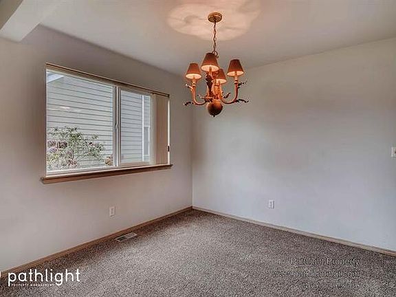 4th image of 507 Corrin Ave NW