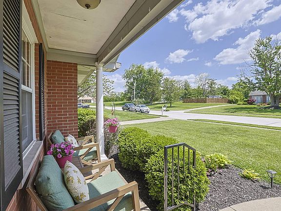 3rd image of 3028 Lindsey Dr