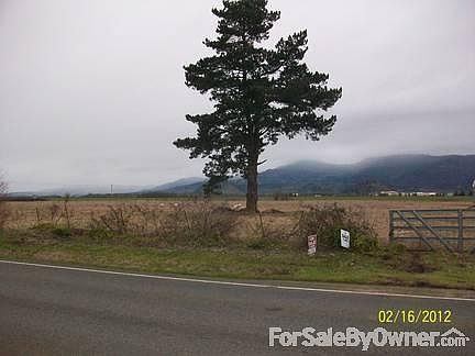 Barn to the right
						:
						You can see the barn in the distance