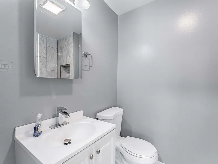 7008 S Oakley Ave — Photo 17