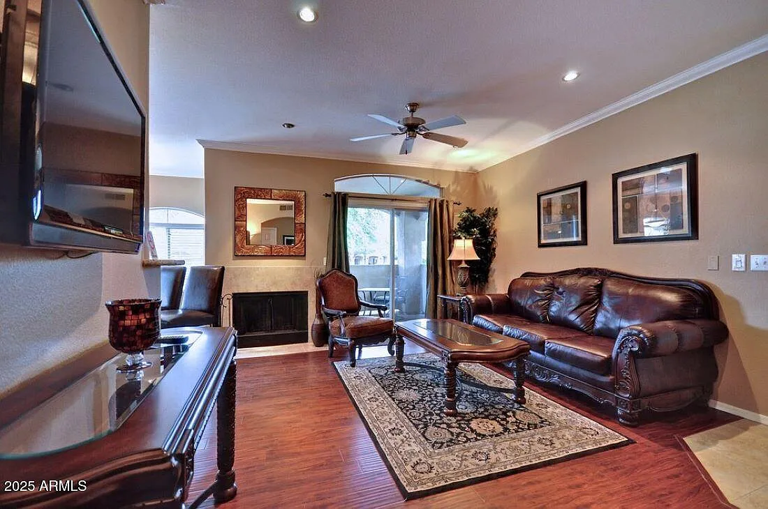 2 bed, 2.0 bath, 1070 sqft, $2,500 — Photo 4