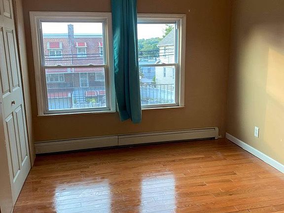 3rd image of 4742 Carpenter Ave