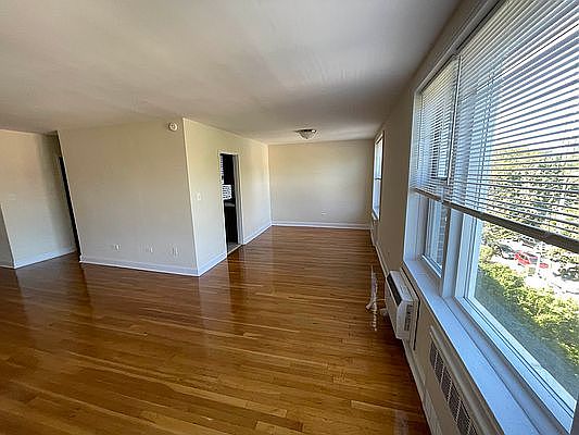 3rd image of 182-30 Wexford Ter APT 5X