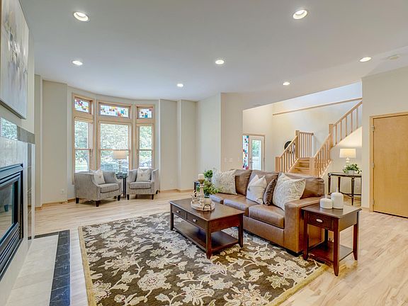 5th image of 552 Summit Ave