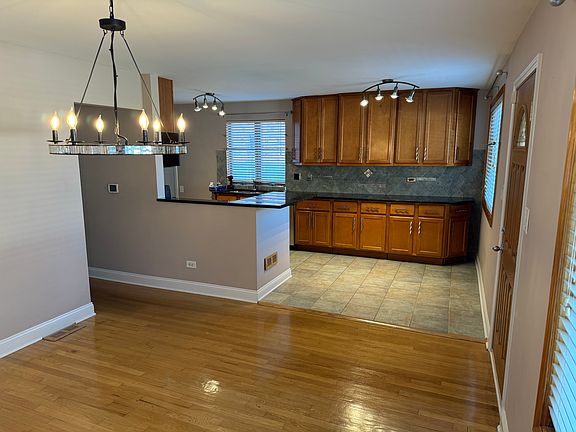 4th image of 5610 N Oriole Ave