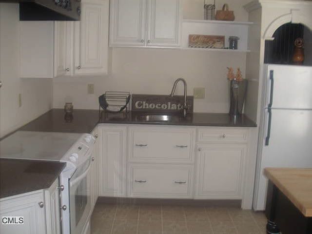 2nd image of 11 Vaillancourt Ln
