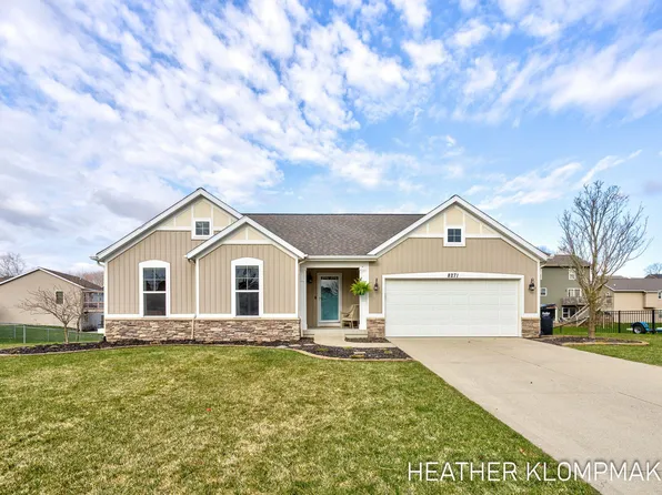 8271 Ironstone Ave, Jenison, MI 49428