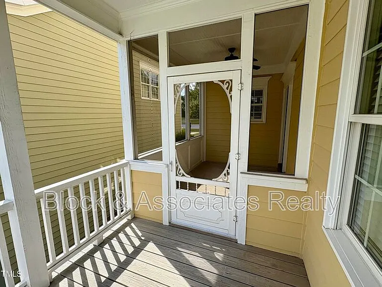 1321 Center St — Photo 19