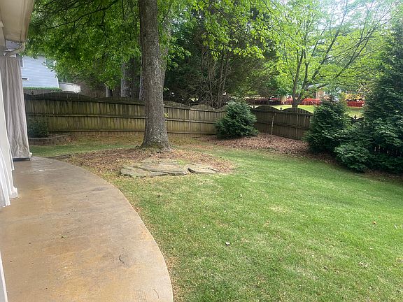 4th image of 2624 E Madison Dr