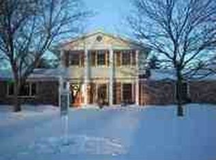 8150 Burning Bush Rd, Grosse Ile, MI 48138