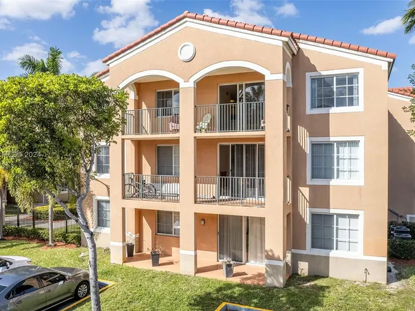 6861 SW 44th St APT 301, Miami, FL 33155