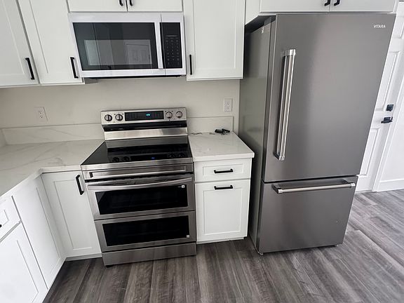 3rd image of 4587 Shetland Ln