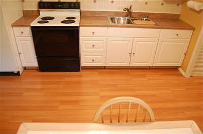 4th image of 68 Miriam Dr