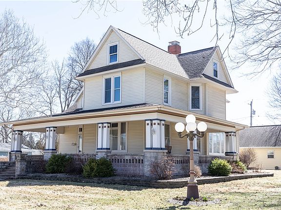 802 E Montgomery St, Knoxville, IA 50138 | Zillow