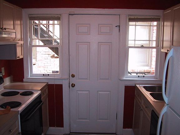 3rd image of 2504 Park St APT 6