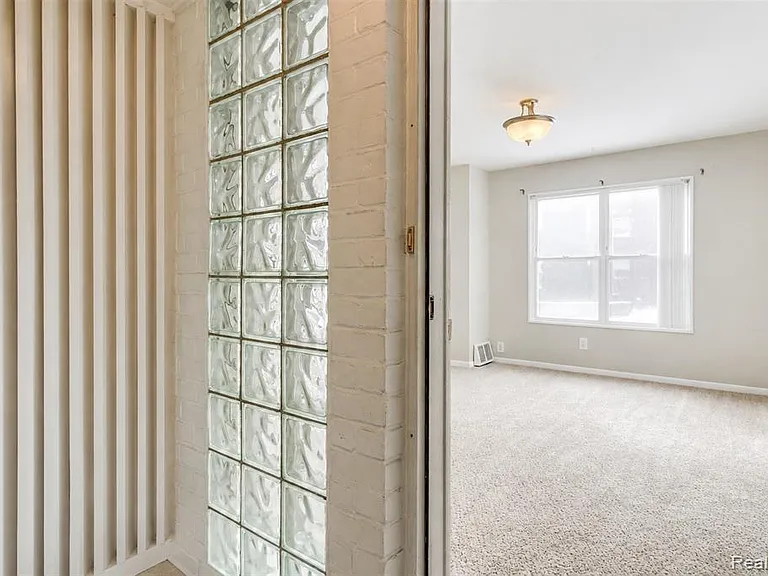 3388 Coolidge Hwy — Photo 24