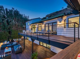 7874 Fareholm Dr, Los Angeles, CA 90046