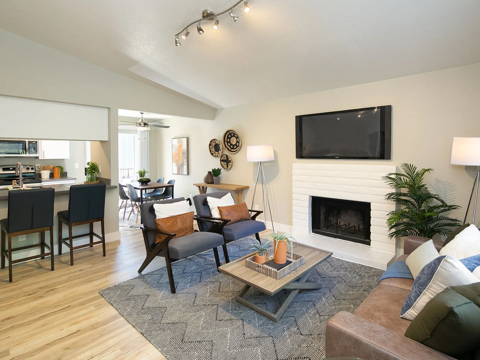 Mariners Cove — Photo 1