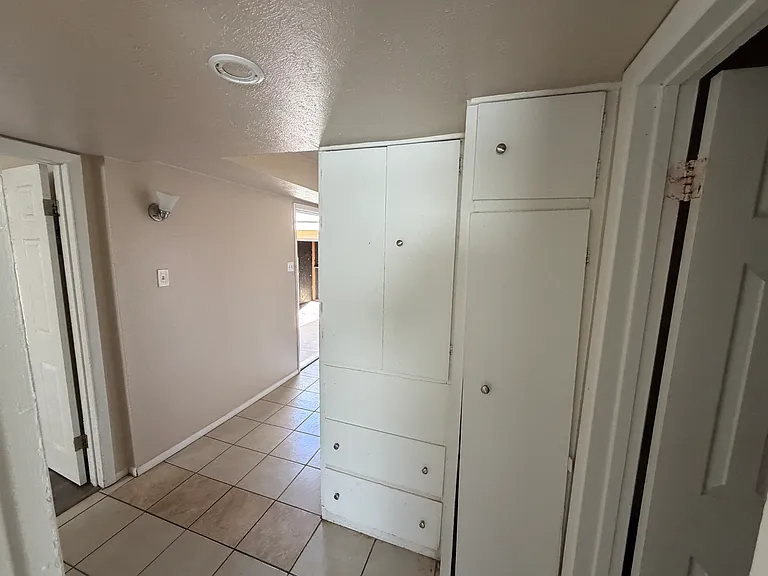 1100-1104 Palomas Dr SE — Photo 11