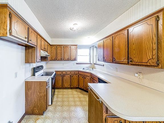 5th image of 1710 N Briarwood Dr