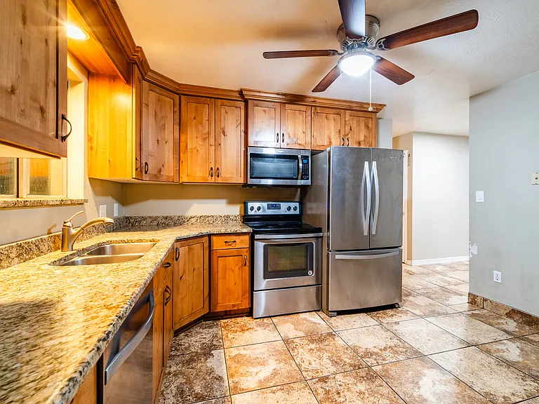 232 S Cherry Hill Dr — Photo 2