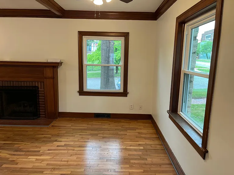 929 3rd Ave — Photo 3