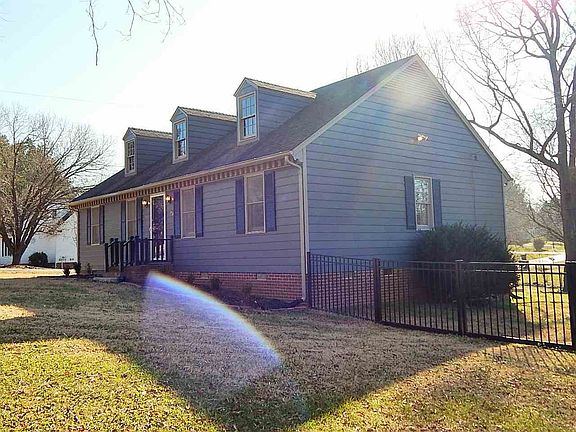 3rd image of 105 Meadowbrook Ln