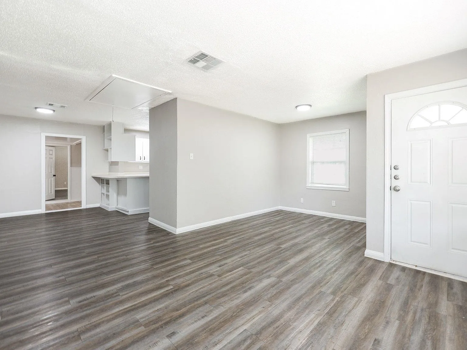 3 bed, 2.0 bath, 1858 sqft, $1,350 — Photo 4