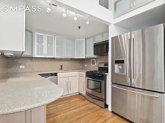3rd image of 426 West Broadway