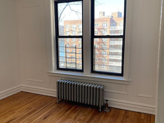 3rd image of 710 Warburton Ave