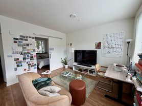 121 12th Ave E