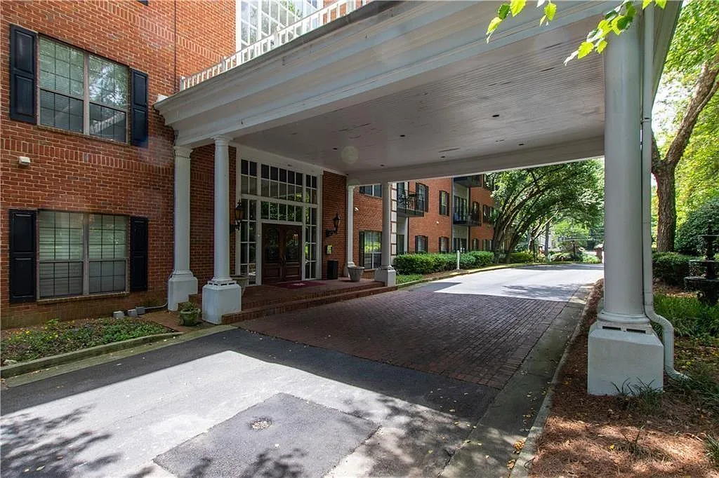 2 bed, 2.0 bath, 1270 sqft, $1,950 — Photo 2